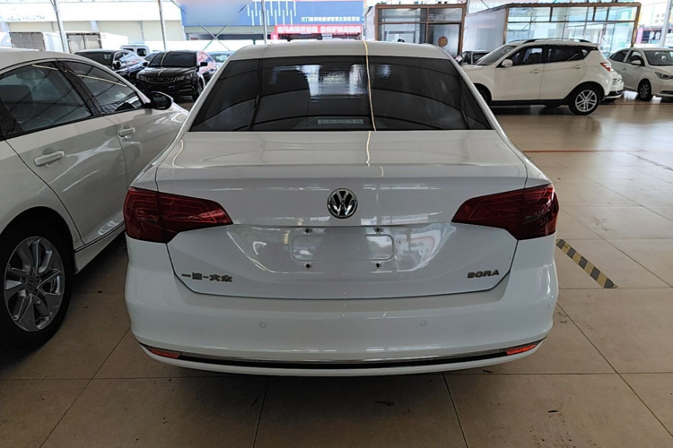 Volkswagen Bora 2017 car image #6