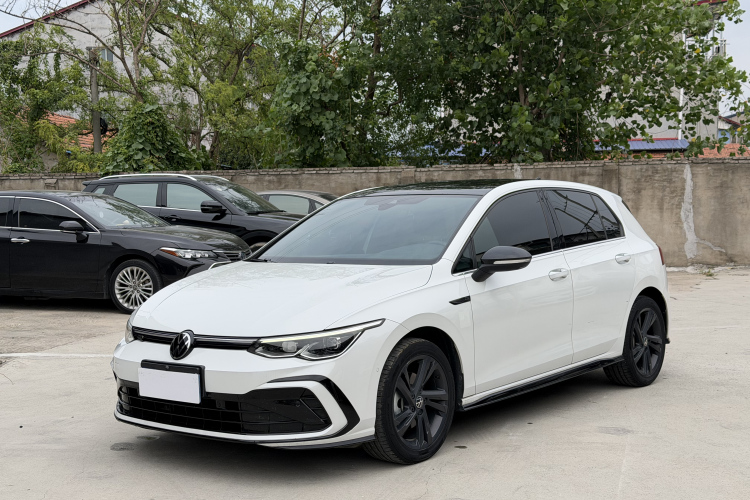 Volkswagen Golf 2022 car image #3