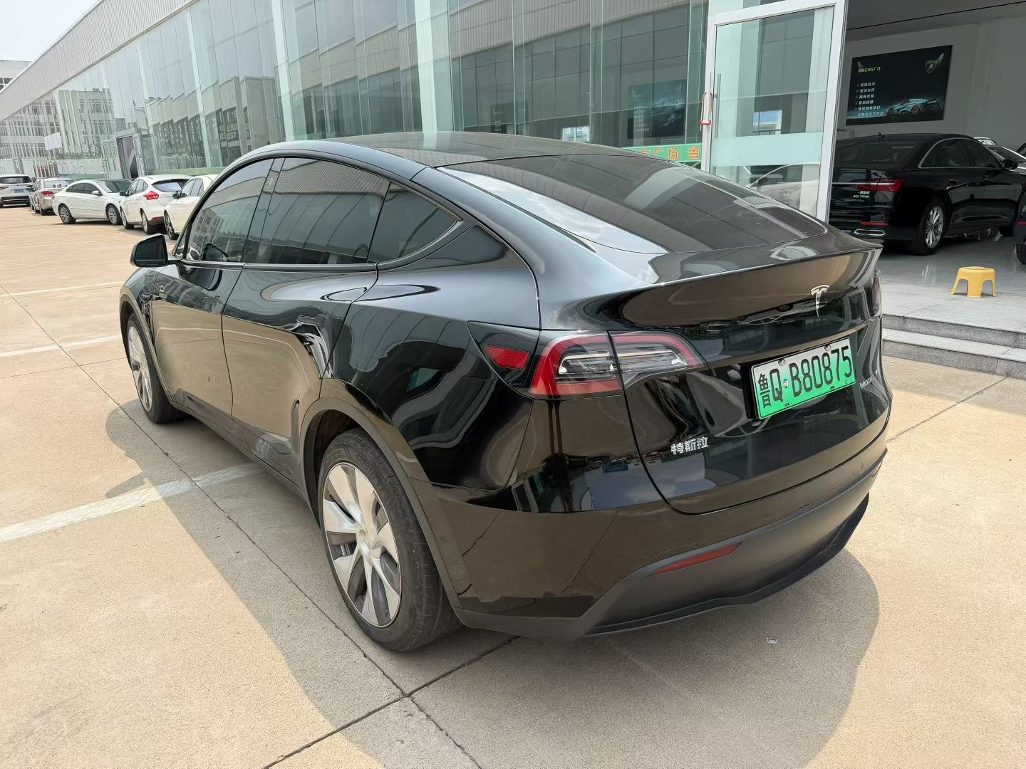 Tesla Model Y 2021 #9 Tesla Model Y 2021 car image #9