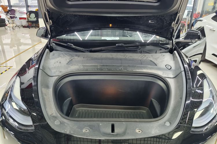 Tesla Model Y 2024 car image #20