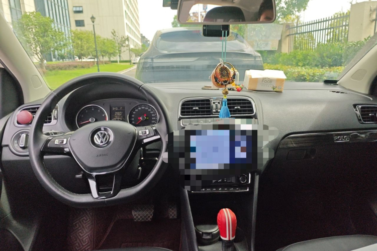 Volkswagen Polo 2015 #16 Volkswagen Polo 2015 car image #16