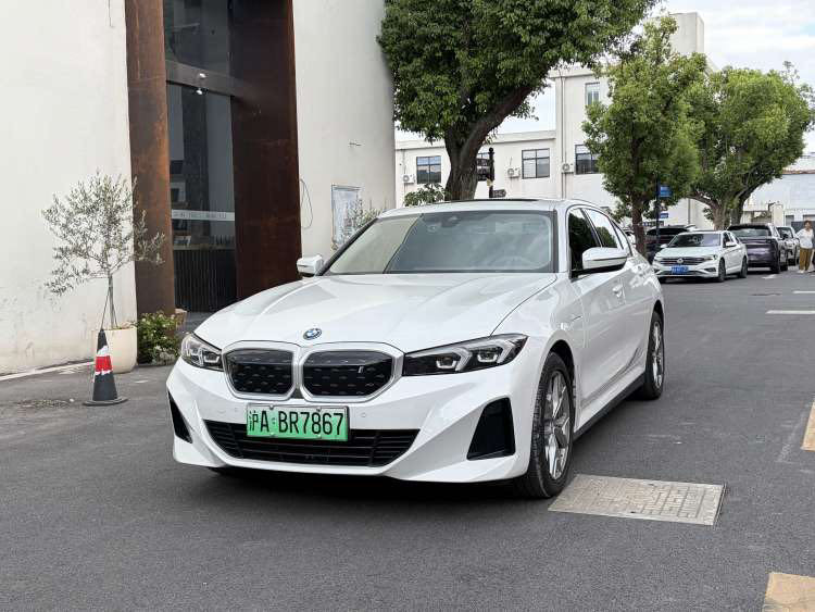 BMW i3 2023 BMW i3 2023 car image