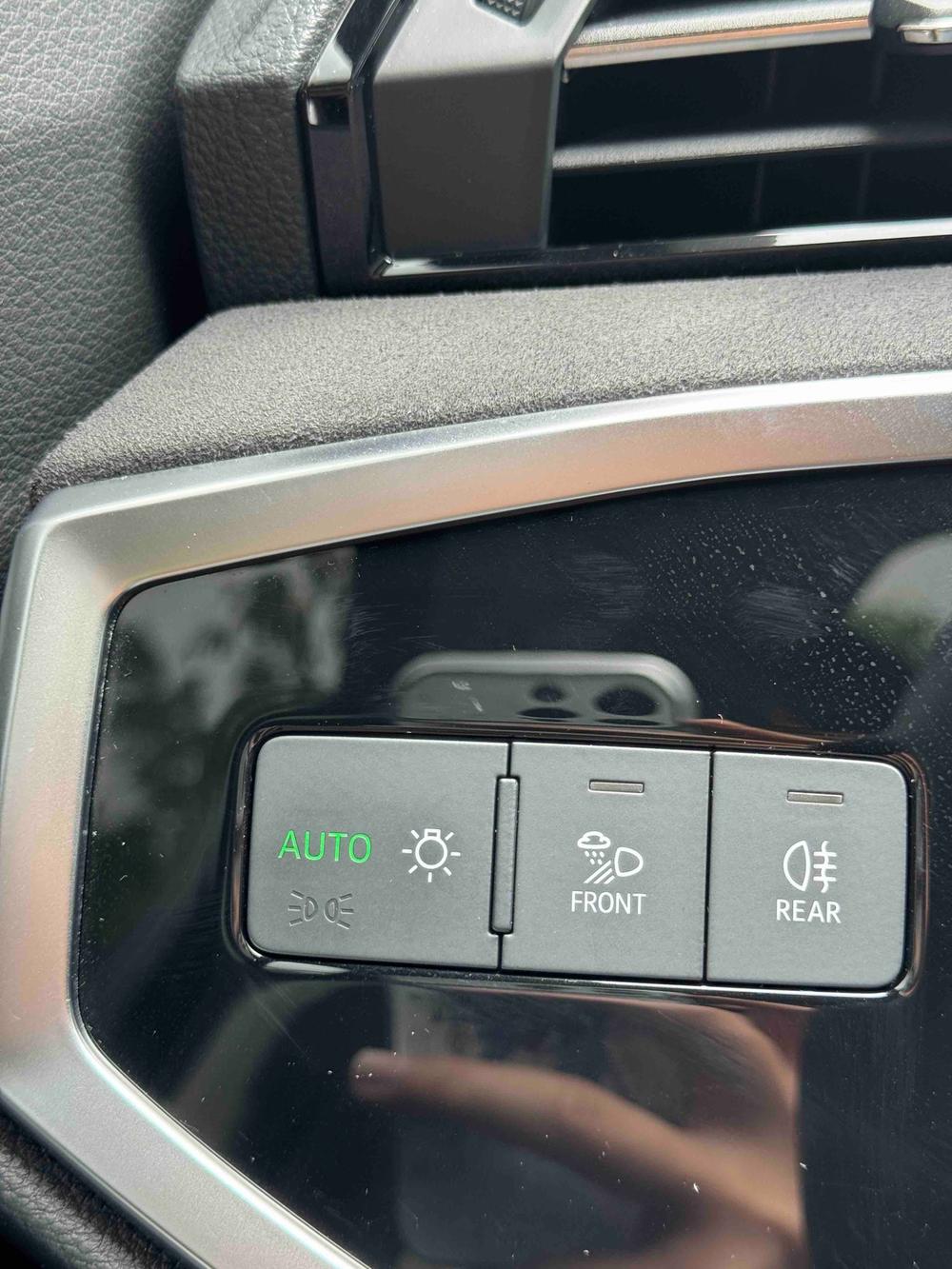 Audi Q3 2023 car image #18