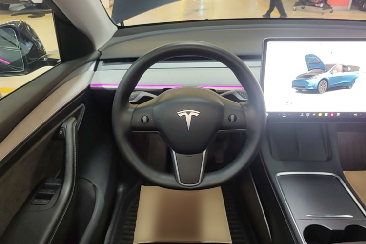 Tesla Model Y 2024 #11 Tesla Model Y 2024 car image #11