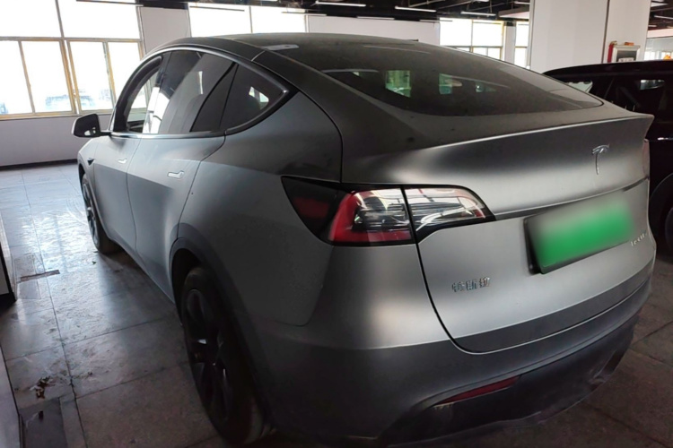 Tesla Model Y 2023 #5 Tesla Model Y 2023 car image #5