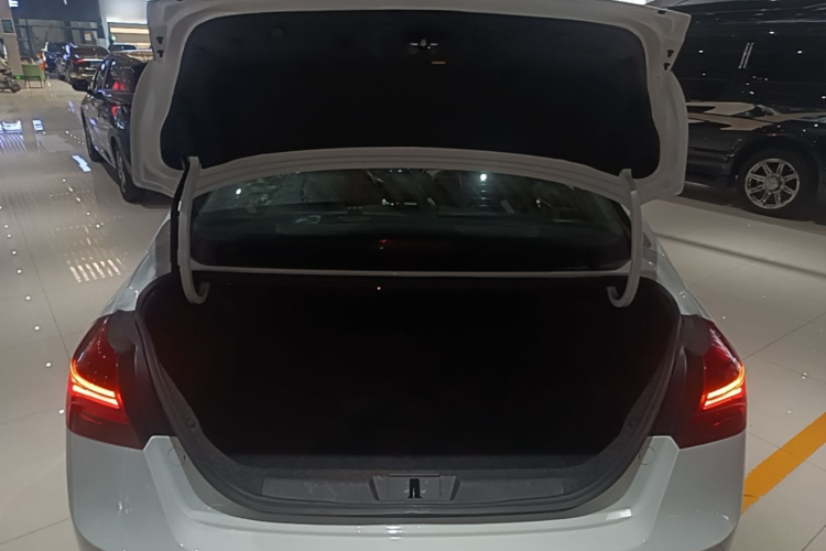 GEELY Emgrand 2019 #19 GEELY Emgrand 2019 car image #19