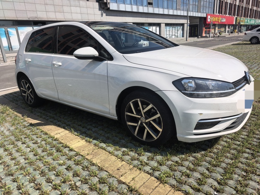 Volkswagen Golf 2020 car image #3