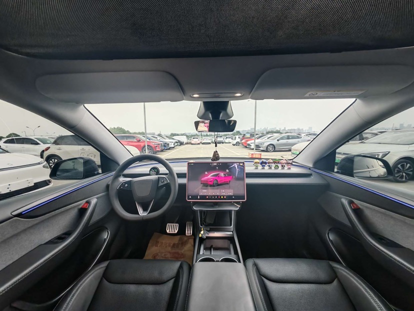 Tesla Model Y 2025 car image #16