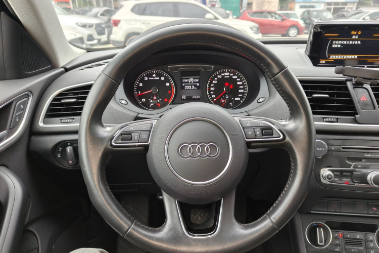 Audi Q3 2018 صورة سيارة #11