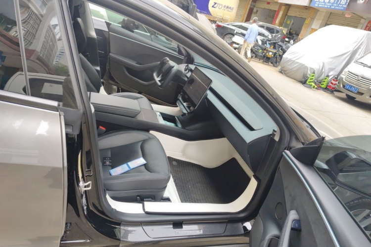 Tesla Model 3 2023 car image #27