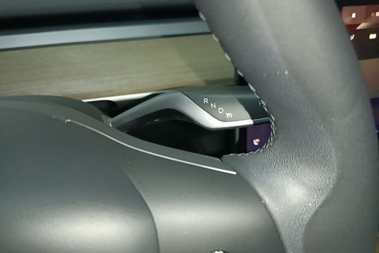 Tesla Model Y 2023 car image #18