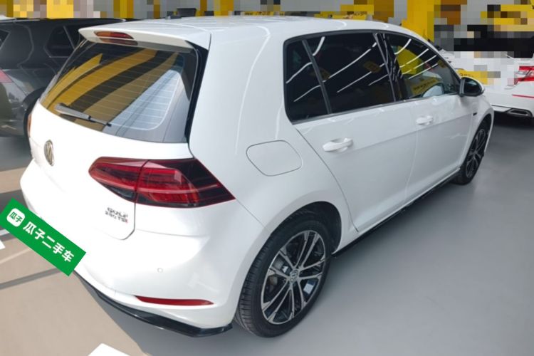 Volkswagen Golf 2019 car image #5