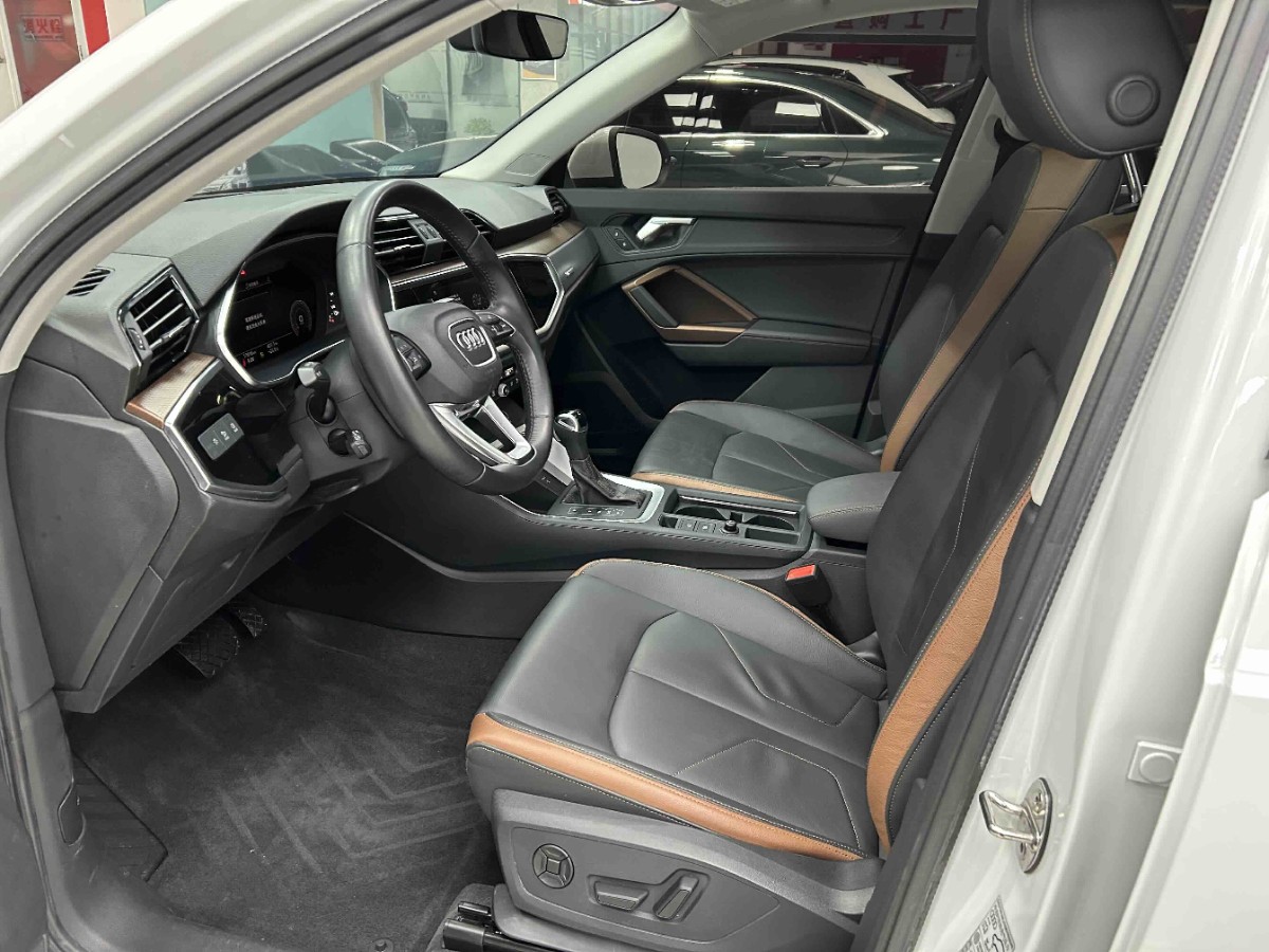 Audi Q3 2022 car image #3