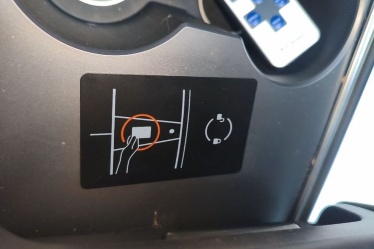 Tesla Model 3 2023 car image #14