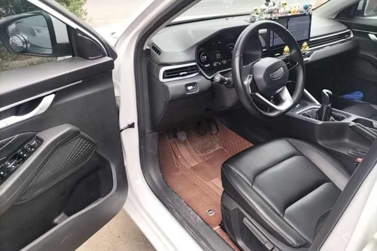 GEELY Emgrand 2024 car image #16