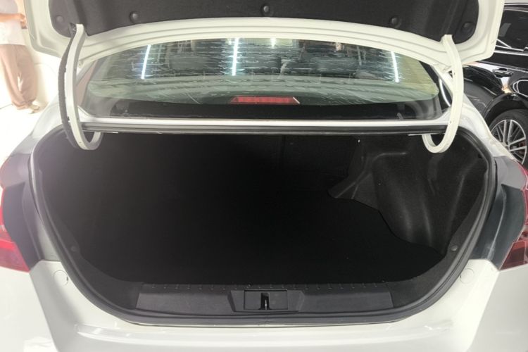 GEELY Emgrand 2019 car image #21