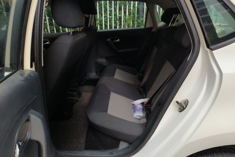 Volkswagen Polo 2015 car image #10