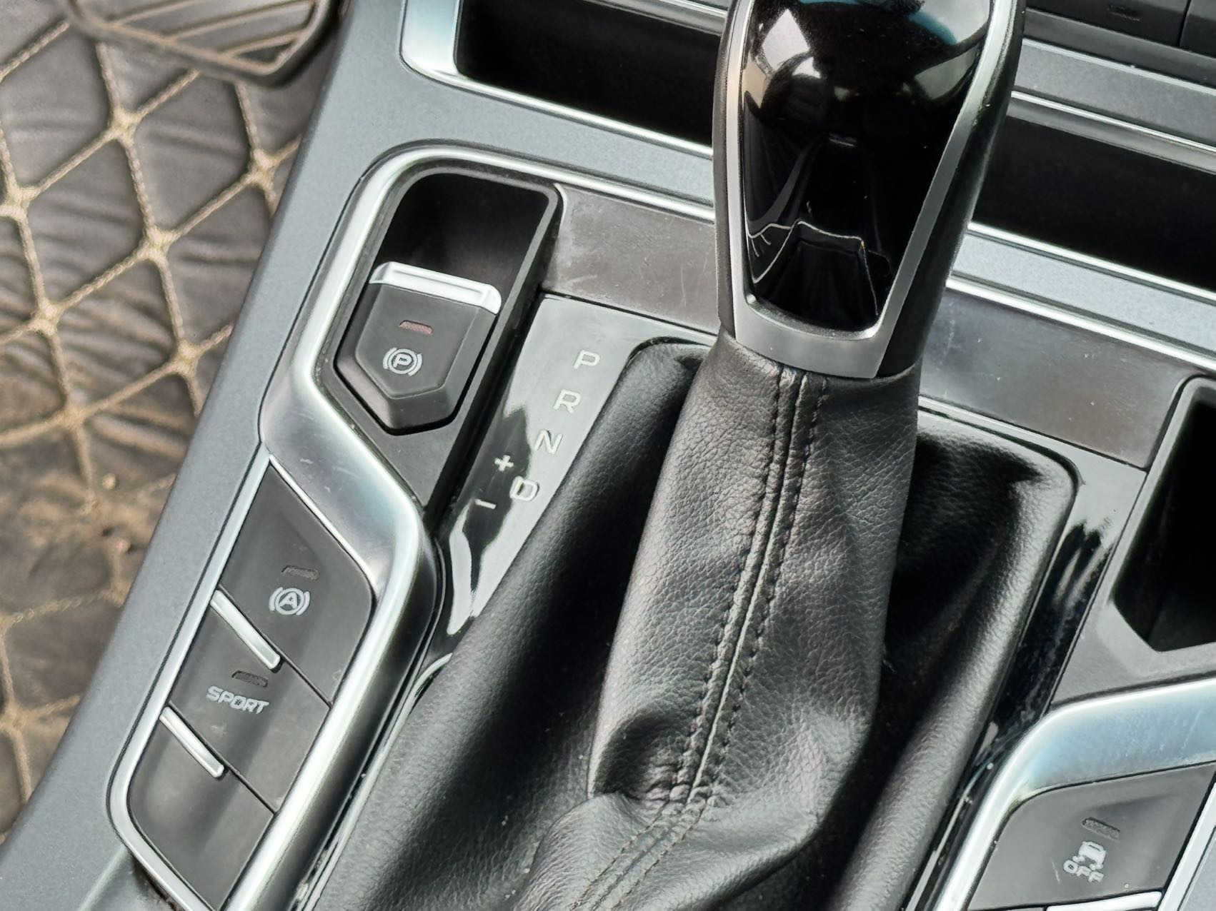 GEELY Emgrand 2020 #8 GEELY Emgrand 2020 car image #8