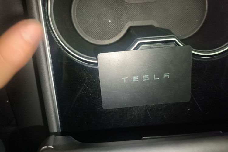 Tesla Model 3 2020 car image #9