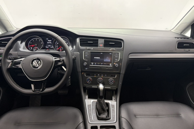 Volkswagen Golf 2017 car image #14
