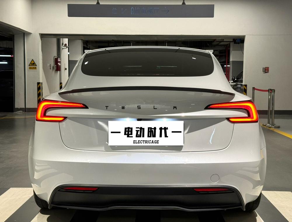 Tesla Model 3 2025 صورة سيارة #5