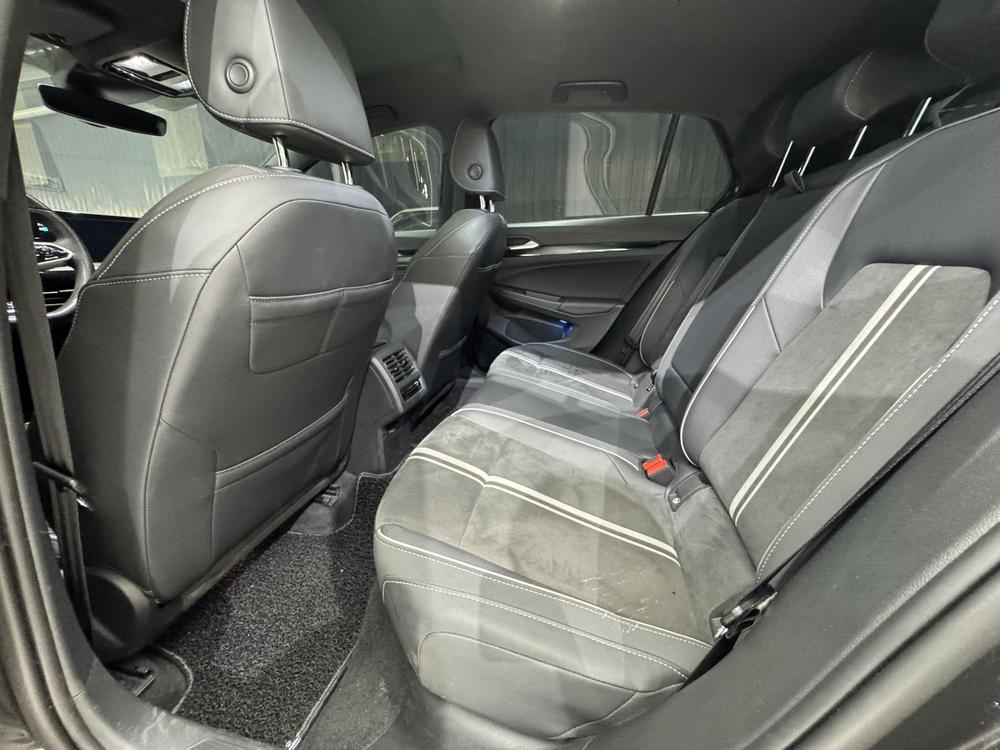 Volkswagen Golf 2022 car image #9