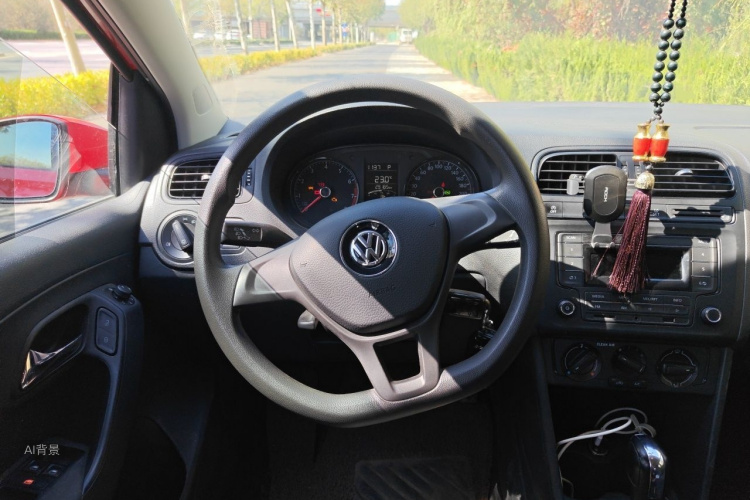 Volkswagen Polo 2018 car image #12