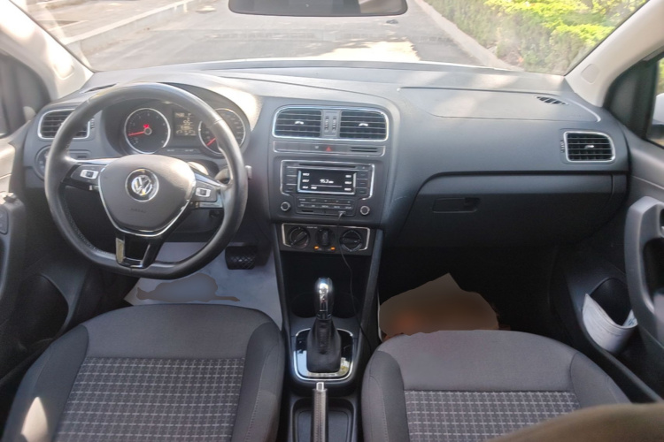 Volkswagen Polo 2016 car image #10