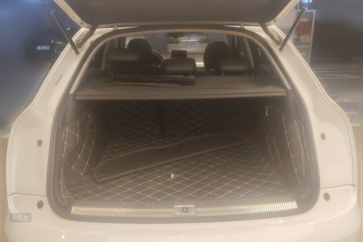 Audi Q3 2016 car image #21