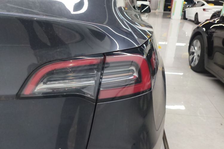 Tesla Model Y 2024 immagine di auto #8