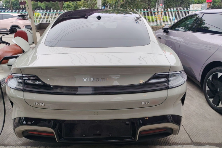 MI SU7 2025 car image #6