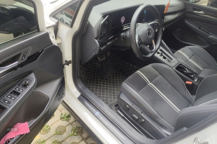 Volkswagen Golf 2021 car image #18