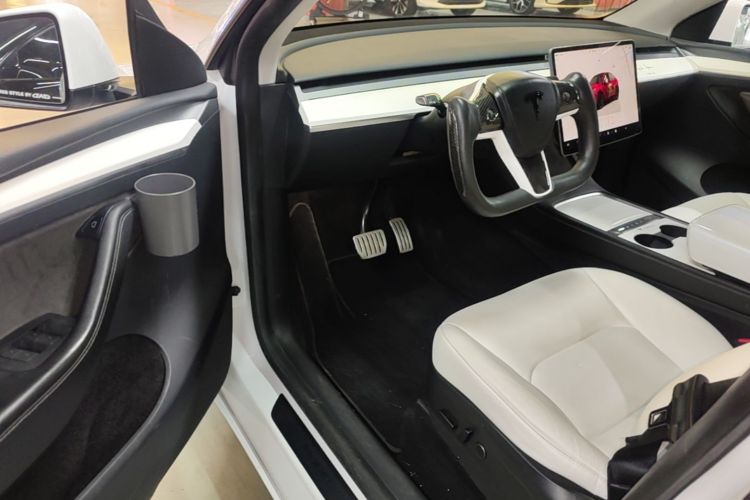 Tesla Model Y 2022 #16 Tesla Model Y 2022 car image #16