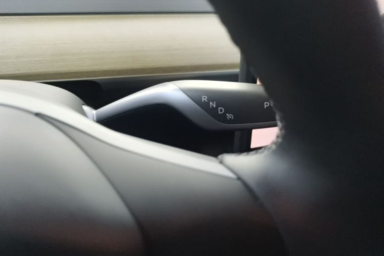Tesla Model Y 2023 car image #14