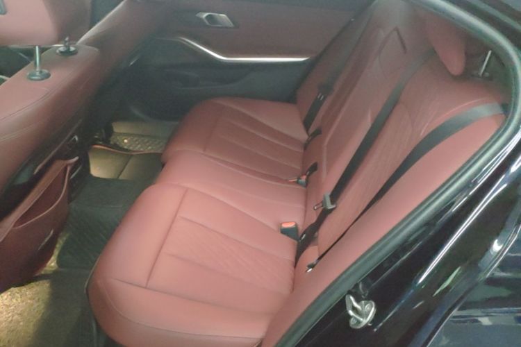 BMW 3 Series 2022 car image #17