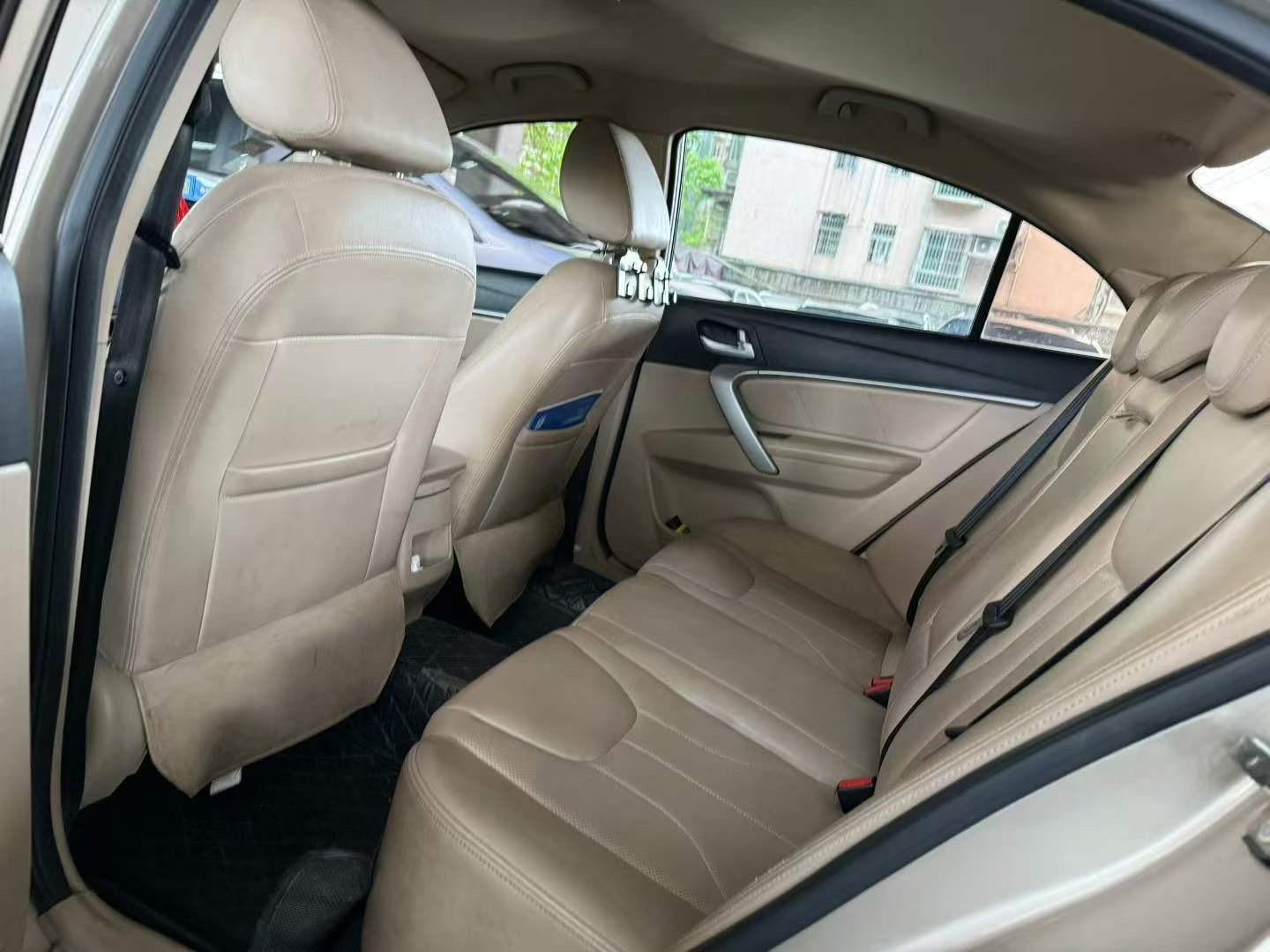 GEELY Emgrand 2017 car image #6