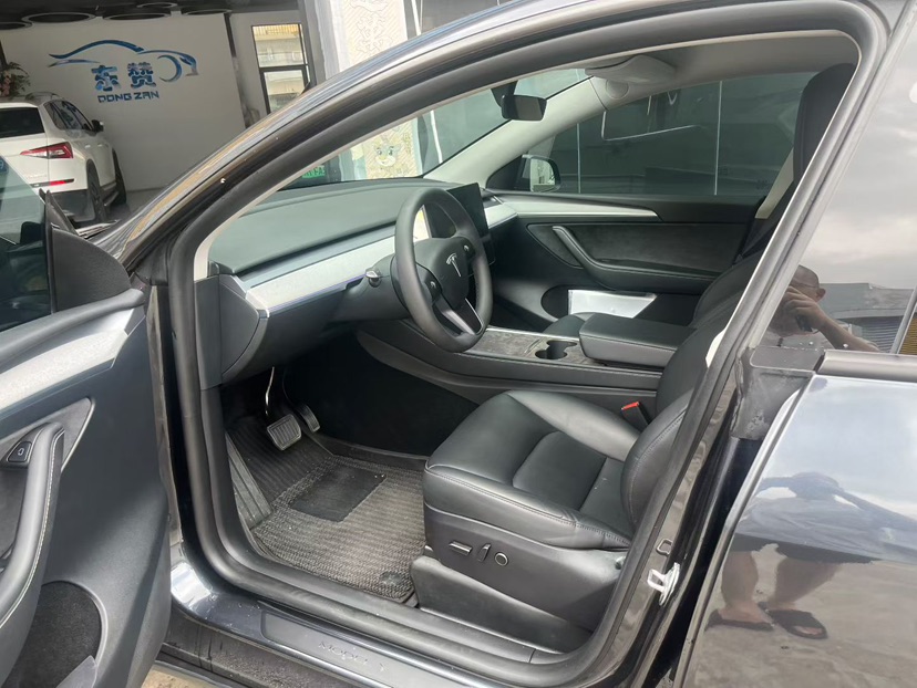 Tesla Model Y 2024 #3 Tesla Model Y 2024 car image #3
