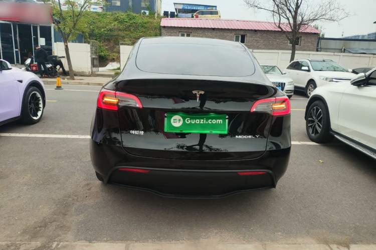 Tesla Model Y 2024 #6 Tesla Model Y 2024 immagine di auto #6