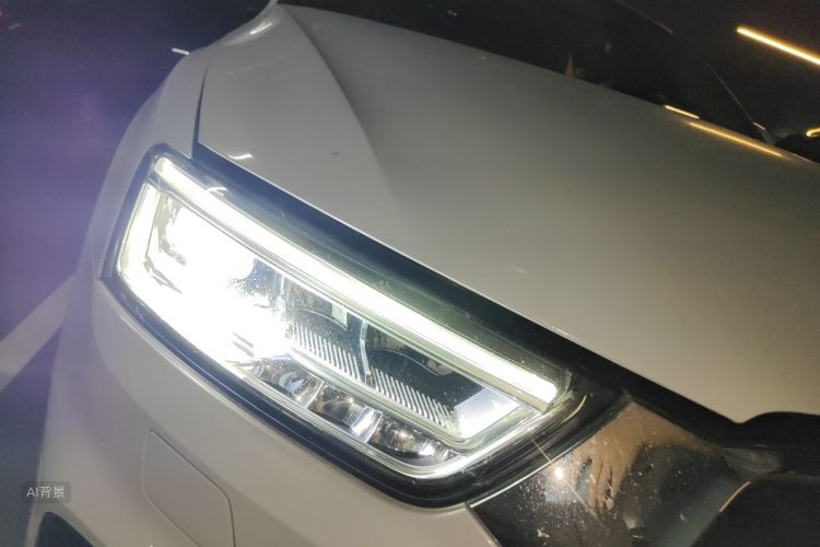 Audi Q3 2019 car image #8