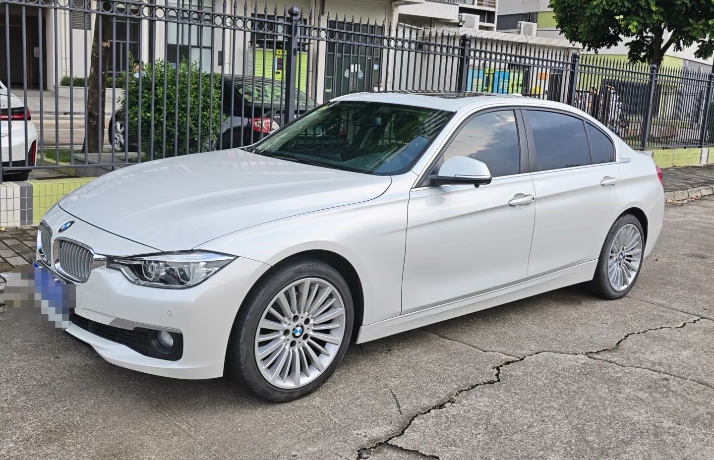BMW 3 Series 2018 car image #3