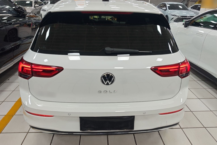 Volkswagen Golf 2021 car image #6
