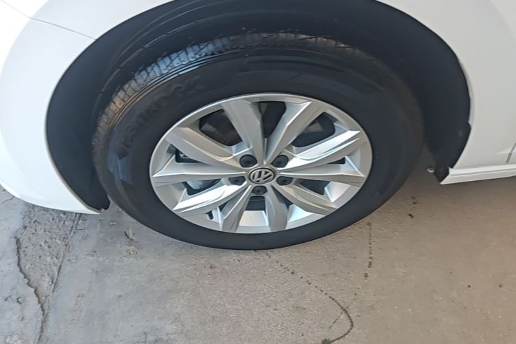 Volkswagen Polo 2021 car image #3