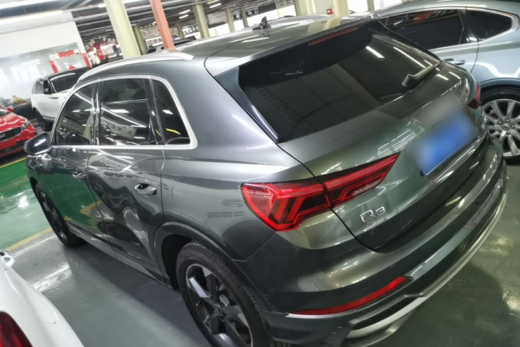 Audi Q3 2021 car image #5