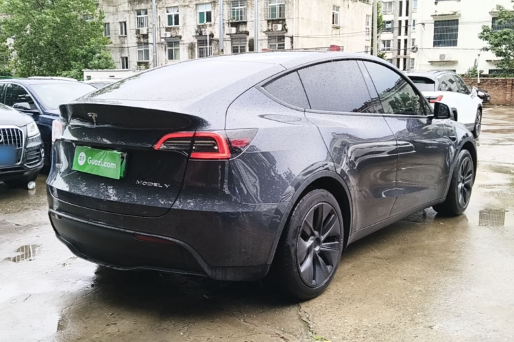 Tesla Model Y 2024 car image #5