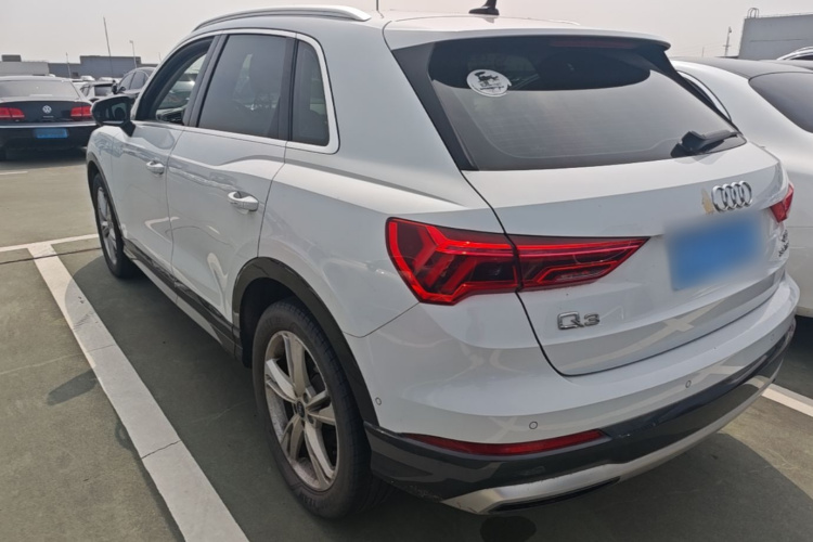 Audi Q3 2021 car image #5