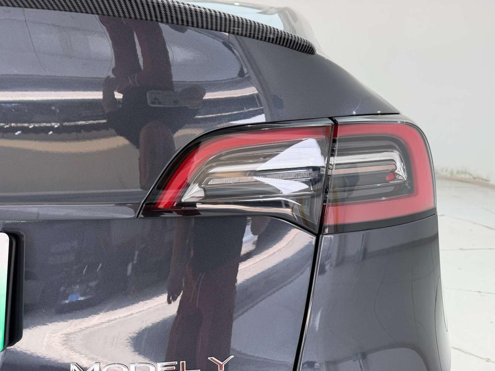 Tesla Model Y 2024 #10 Tesla Model Y 2024 car image #10