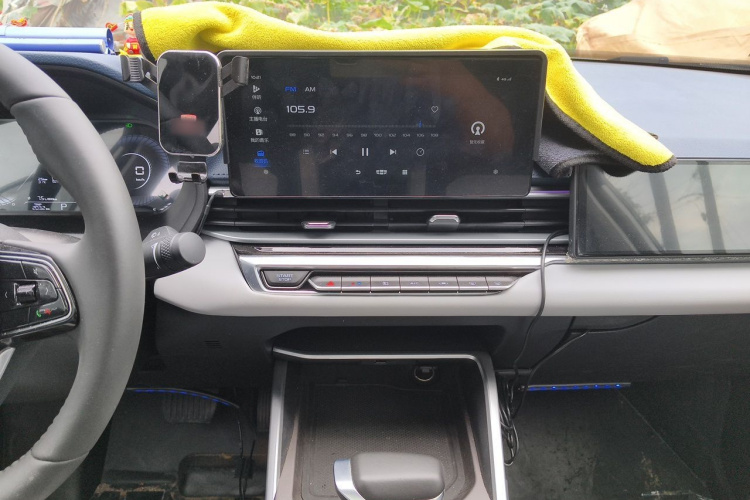 GEELY Emgrand 2023 car image #17