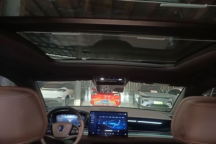 BYD Han 2024 car image #18