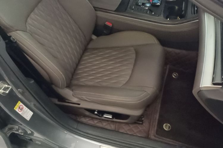 BYD Han 2023 immagine di auto #24