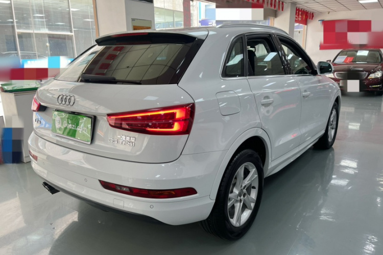 Audi Q3 2019 car image #6